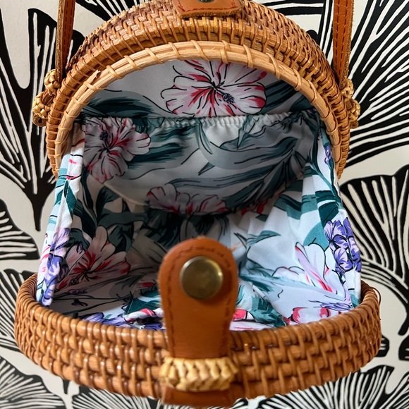 Round Rattan Woven Crossbody Purse - Picture 4 of 7
